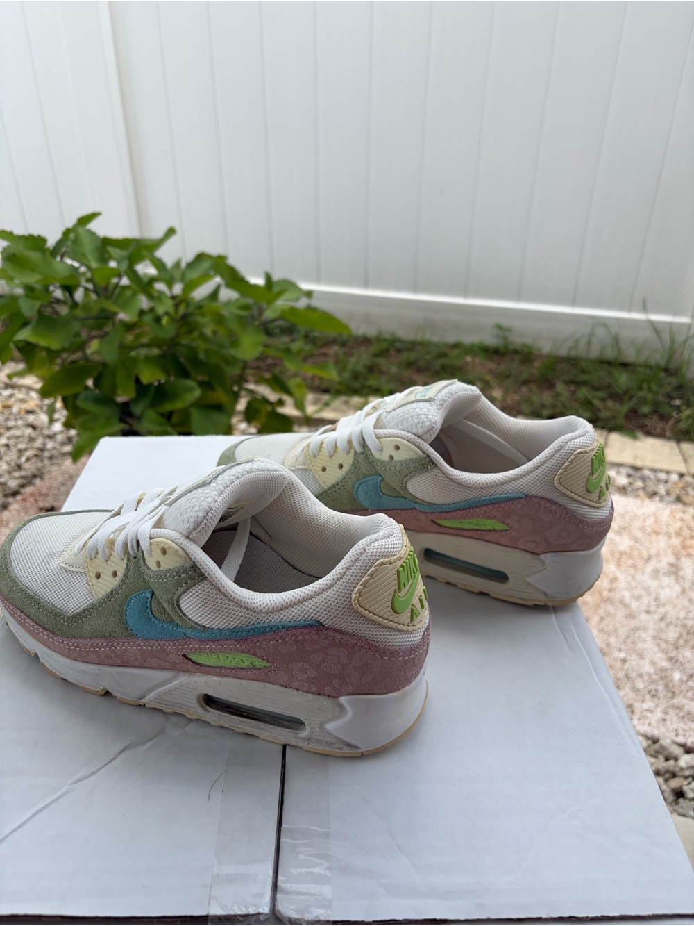 Nike Pastel Multi-Accent Women's Sneakers in White, Pink & Blue